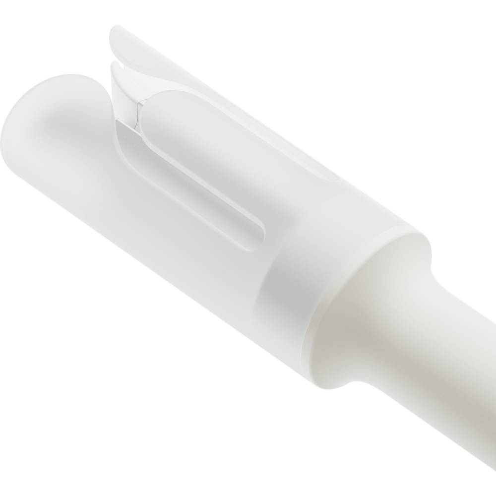 Gros plan d'un embout de coiffure en plastique blanc sur fond blanc.