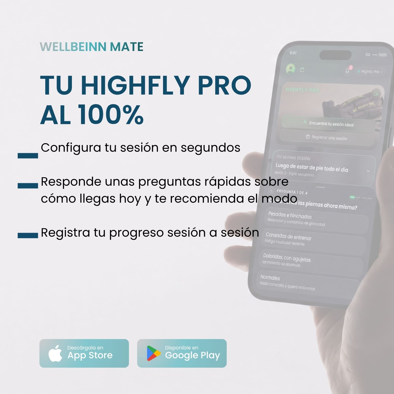 Mano sosteniendo un smartphone con interfaz de app y texto en español, junto a los logos de App Store y Google Play.