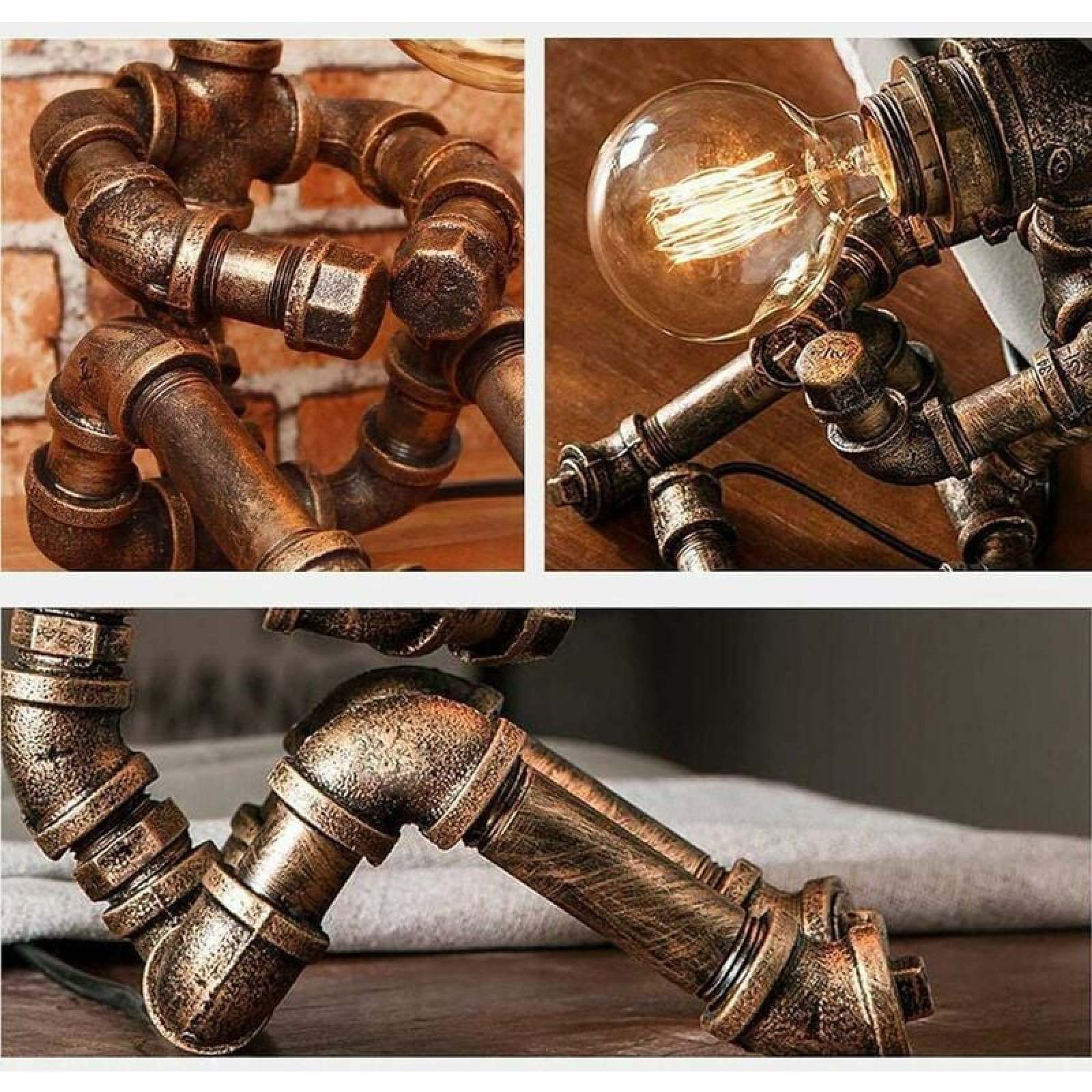 Eine Steampunk-Schreibtischlampe aus Bronzerohren mit Edison-Glühbirne vor einer Ziegelwand.