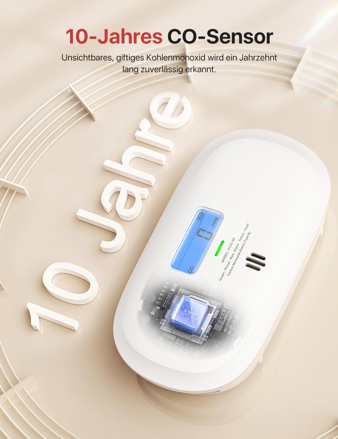 Détecteur de CO blanc avec écran numérique et puce visible sur fond beige avec le texte 10 ans.