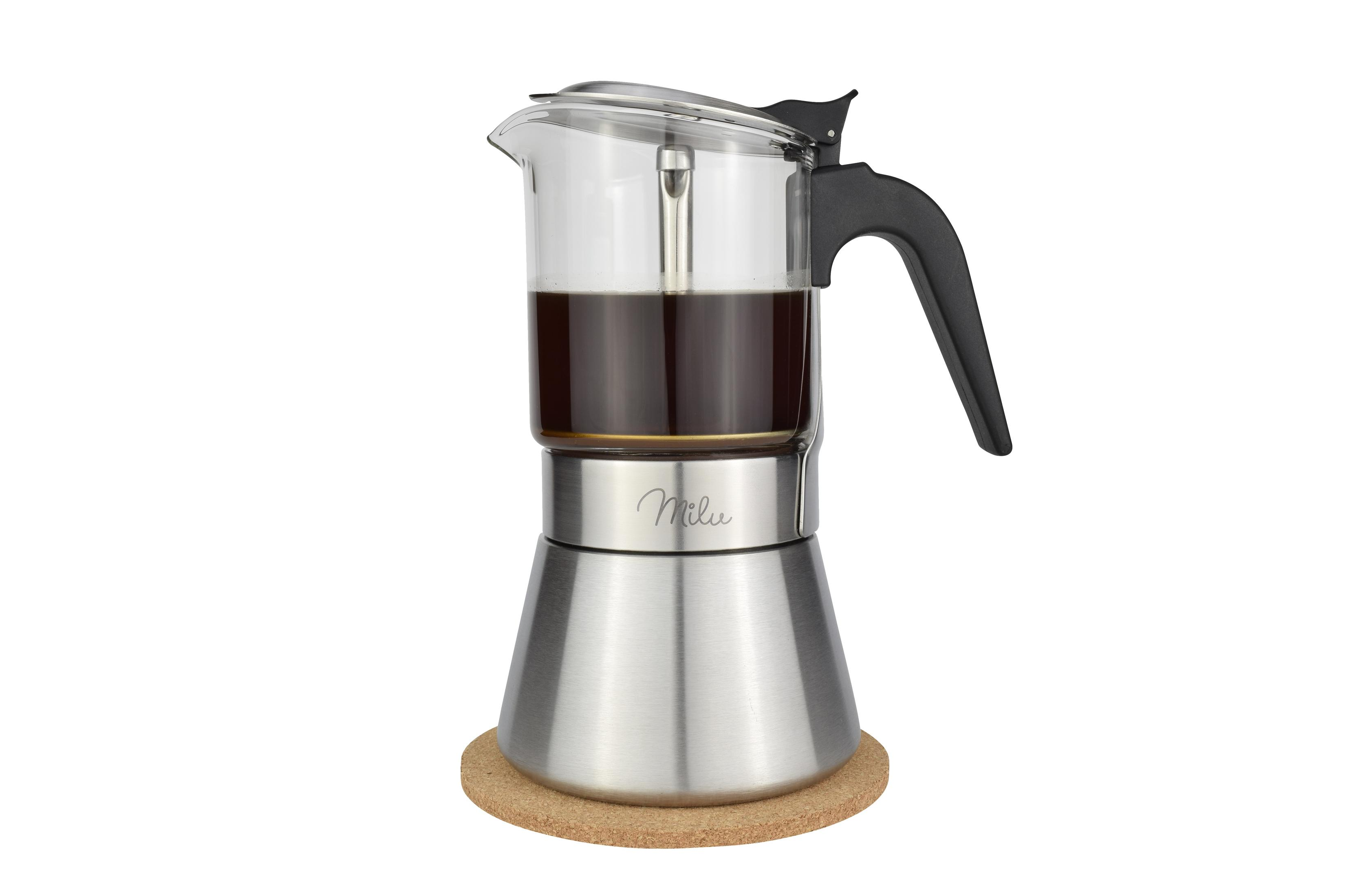 Eine moderne Milu Espressokanne mit Glasoberteil und Edelstahlelementen auf einem Korkuntersetzer.