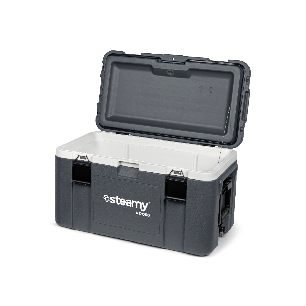 Eine graue Steamy PRO50 Kühlbox mit offenem Deckel vor schwarzem Hintergrund.