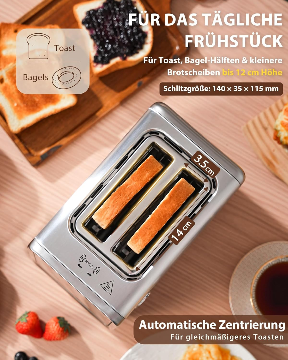 Edelstahl-Toaster von oben mit zwei Toastscheiben, Größenangaben und Frühstückszubehör im Hintergrund.