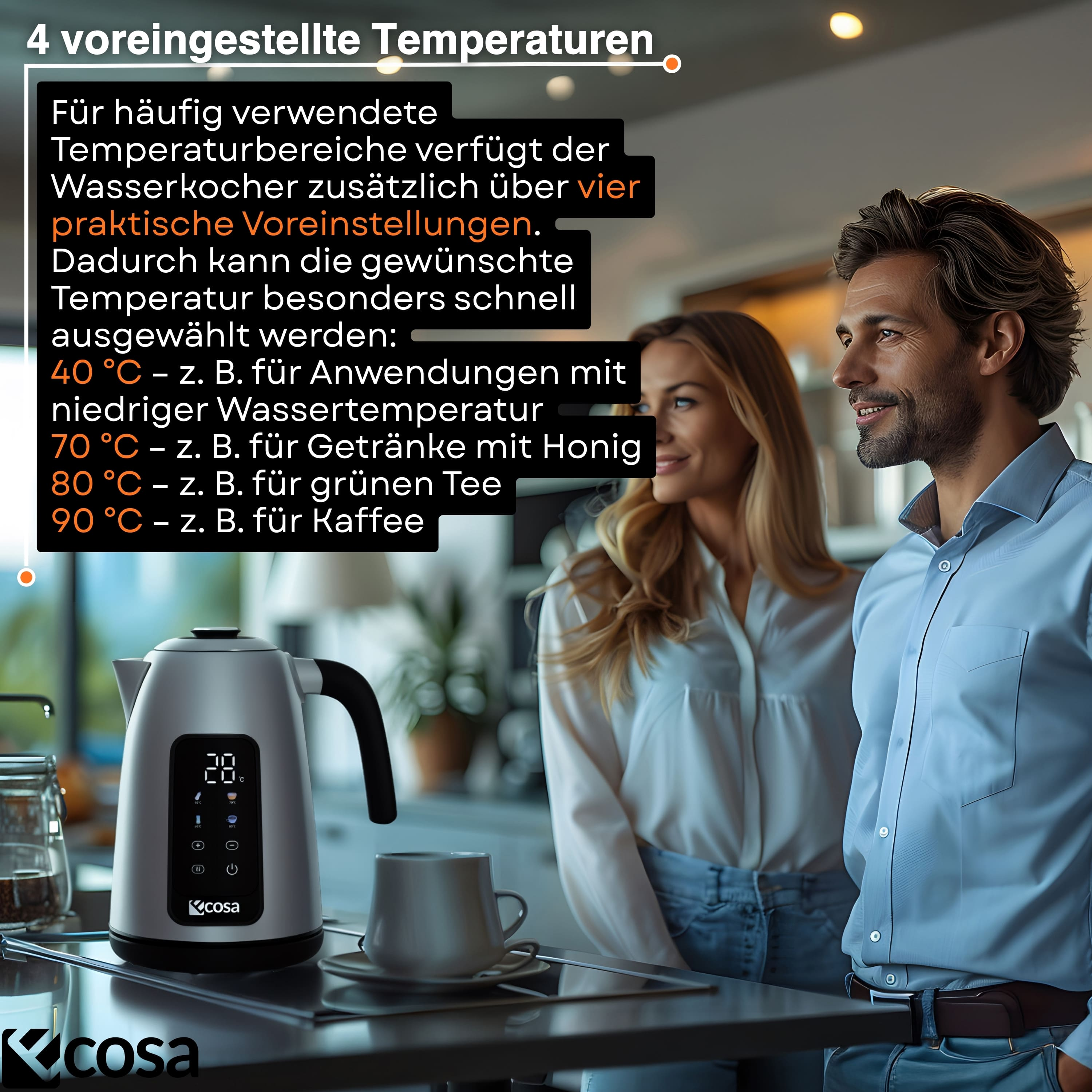 Moderne Küche mit einem Kosa-Wasserkocher und einem glücklichen Paar im Hintergrund sowie deutschem Text.