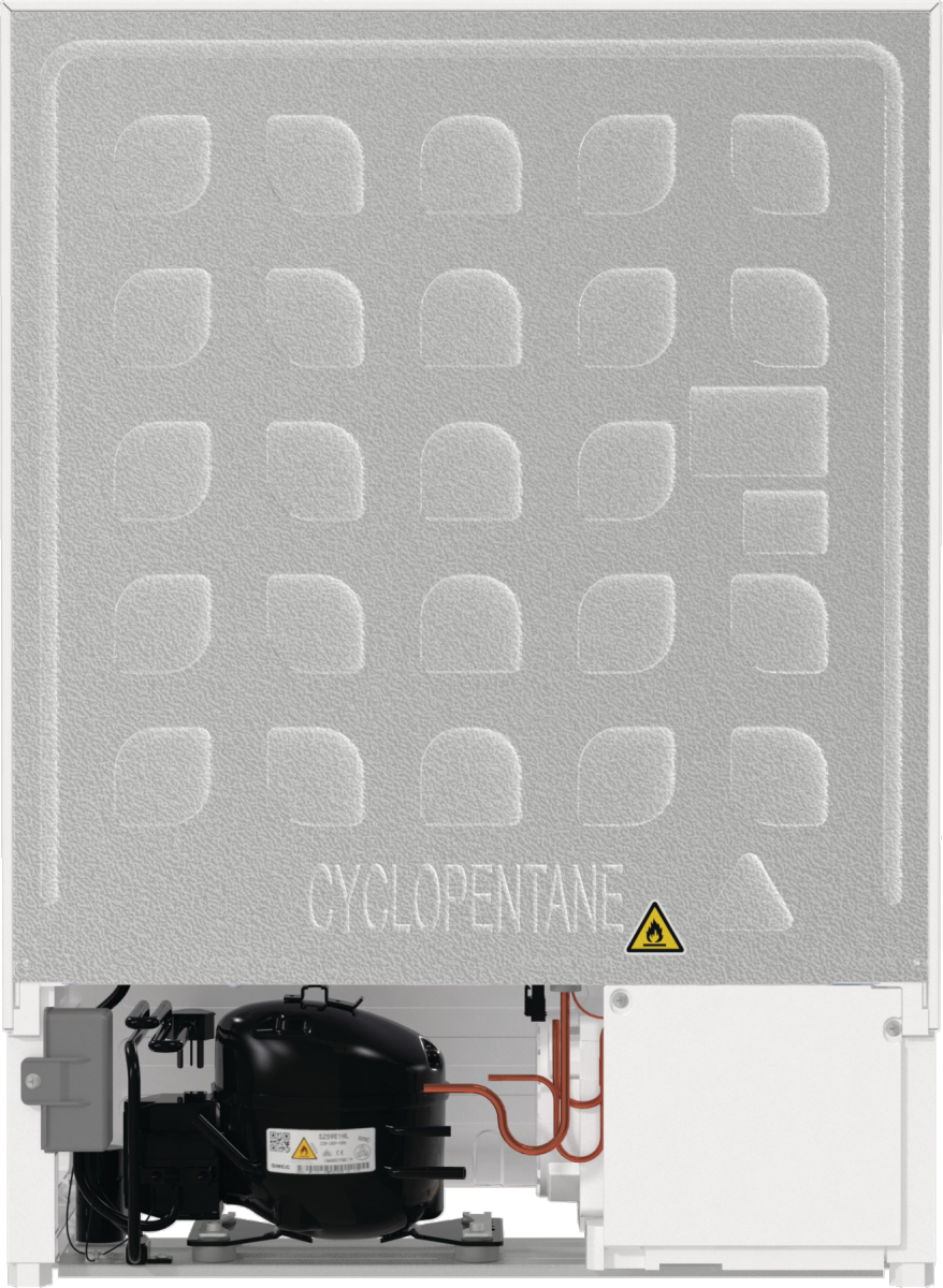 Rückseite eines Kühlschranks mit Cyclopentan-Dämmung und schwarzem Kompressor unten.