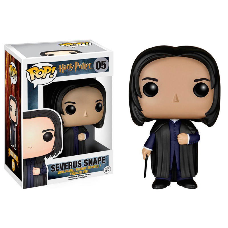 Une figurine en vinyle Funko Pop de Severus Rogue avec une cape noire et une baguette, à côté de sa boîte.