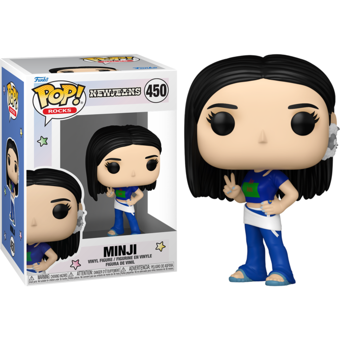 Minji Pop! Rocks Vinylfigur mit ihrer Verpackung, mit langen schwarzen Haaren und einem blauen Outfit mit V-Zeichen.
