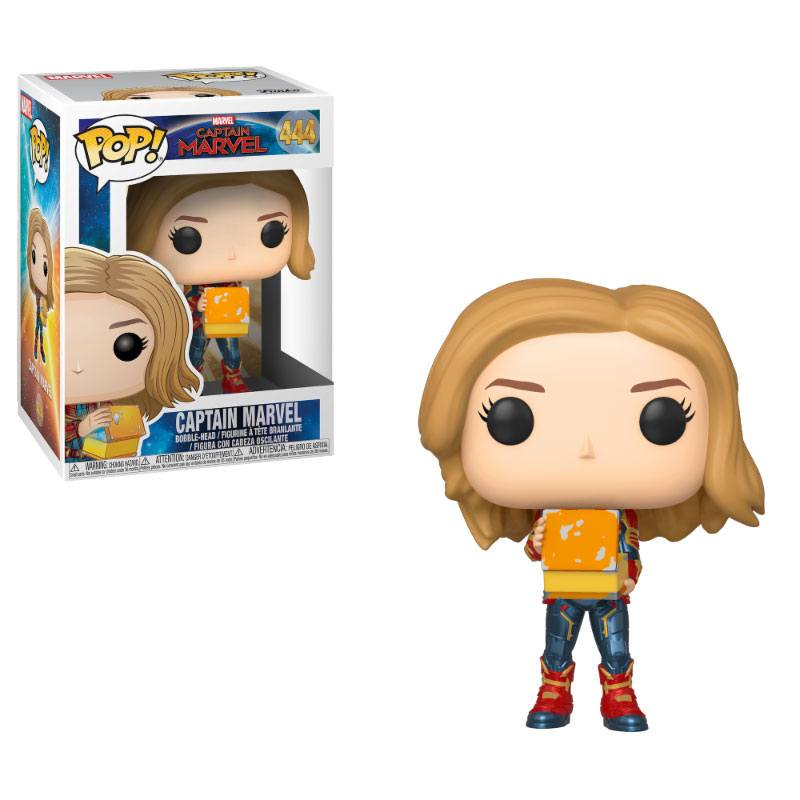 Action figure in vinile Funko Pop di Captain Marvel con scatola, accanto alla sua confezione su sfondo bianco.