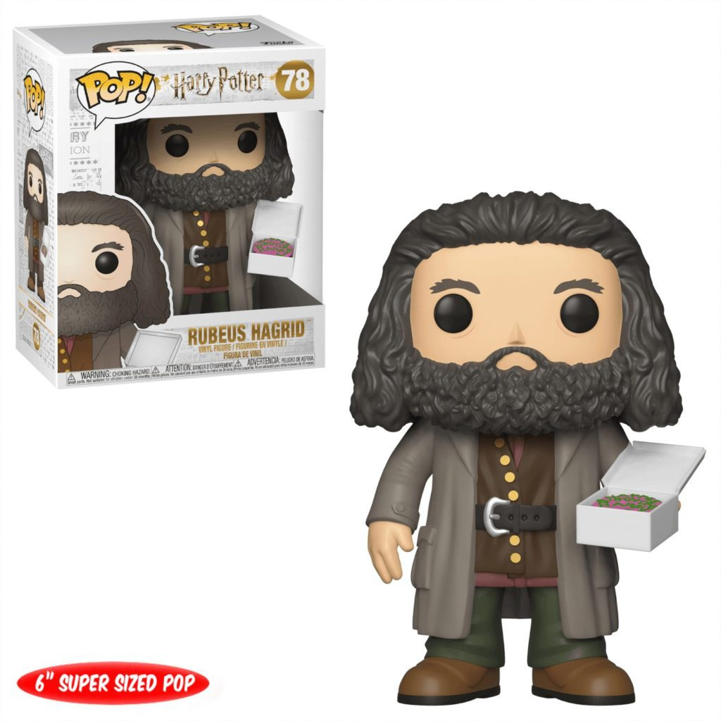Rubeus Hagrid Funko Pop Figur neben ihrer Schachtel, die einen kleinen Kuchen hält.