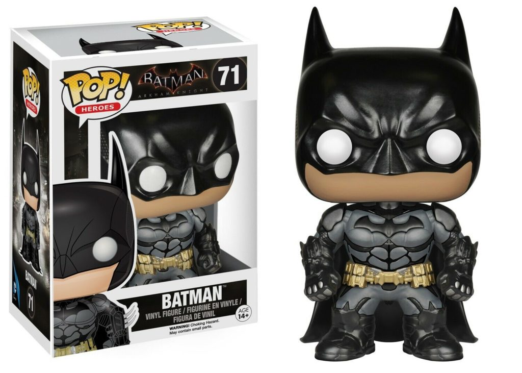 Figura de vinilo Batman Funko Pop con armadura gris y capa negra junto a su caja.
