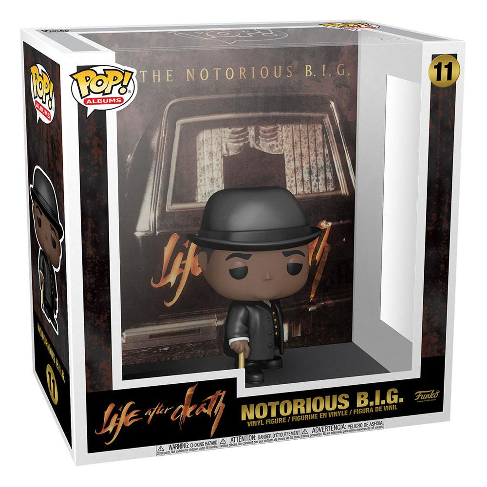 Funko Pop Album Figur von Notorious B.I.G. in einer Vitrine, Life After Death Cover im Hintergrund.