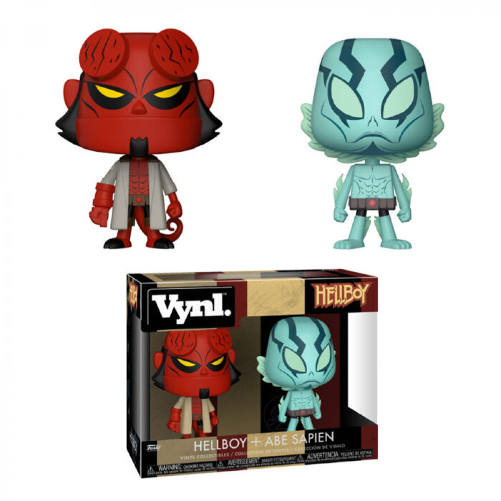 Zwei Hellboy und Abe Sapien Vynl Figuren, eine davon in ihrer Produktverpackung.