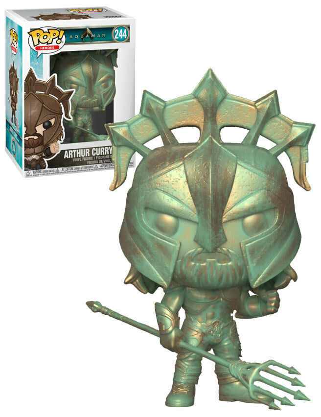 Aquaman Funko Pop Figur mit Dreizack in verwitterter Bronze-Optik vor dazugehöriger Verpackung.
