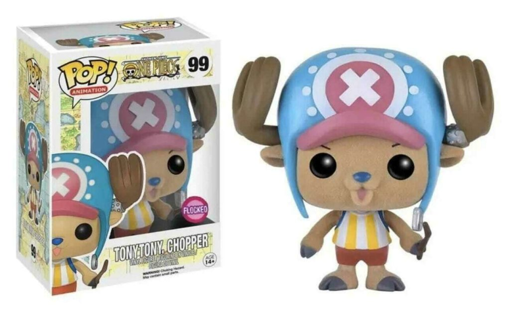 Eine Tony Tony Chopper Funko Pop Figur mit blauem Hut neben ihrer Box.
