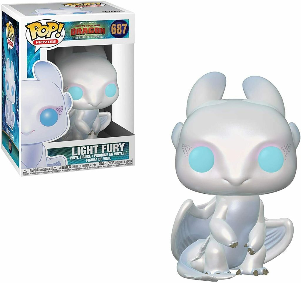 Biała winylowa figurka Light Fury Funko Pop z filmu Jak wytresować smoka obok swojego pudełka.