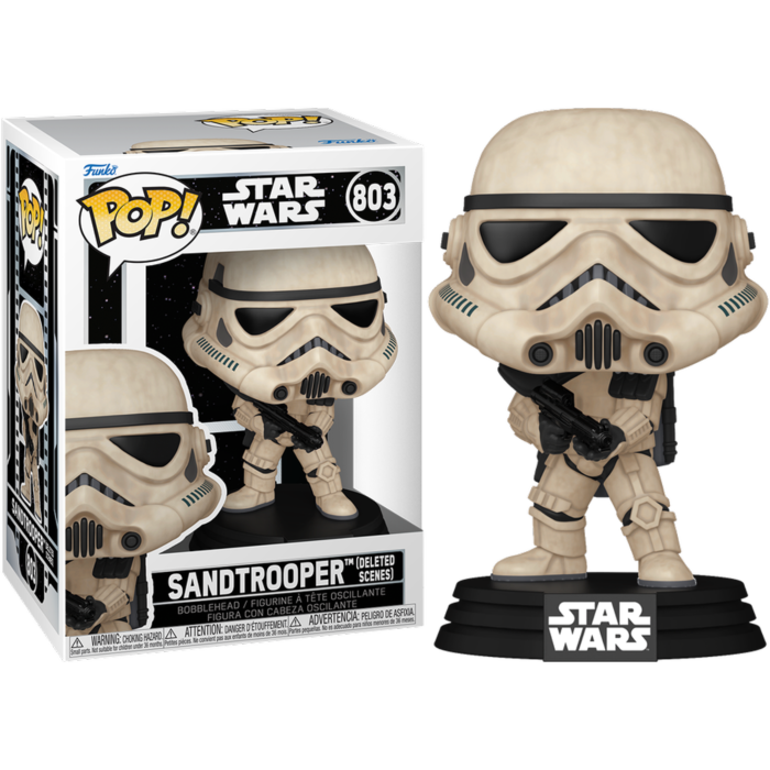 Una figura de vinilo Funko Pop de Star Wars Sandtrooper al lado de su caja sobre fondo negro.