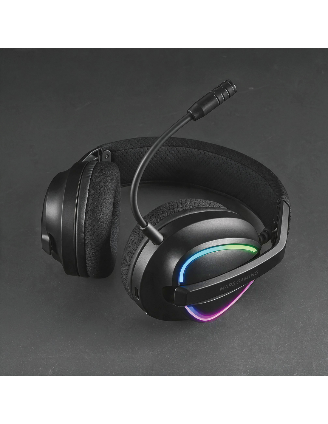 Cuffie da gaming nere con striscia luminosa RGB e microfono su superficie scura.