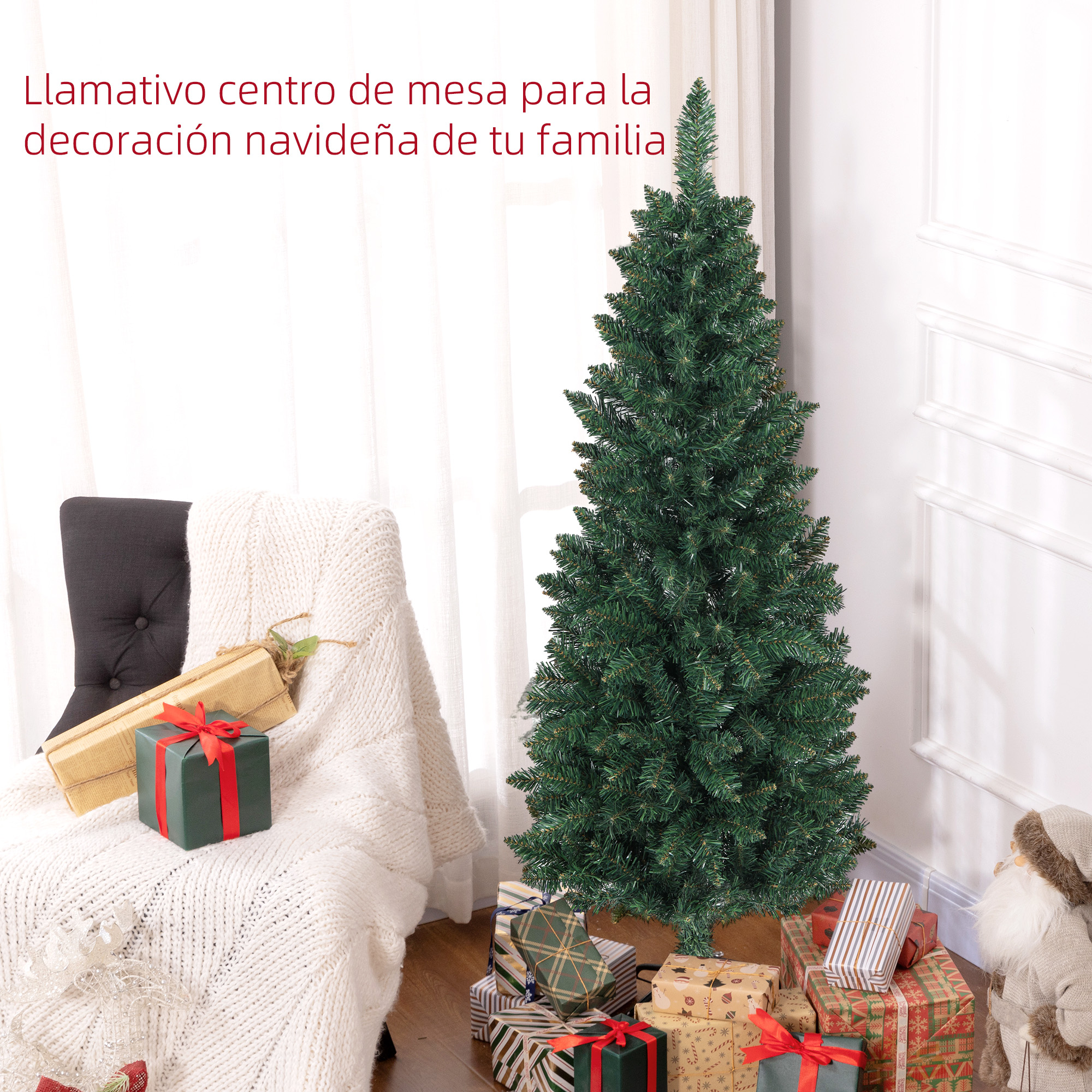 Un árbol de Navidad artificial verde con regalos envueltos debajo y sobre una silla con una manta blanca.