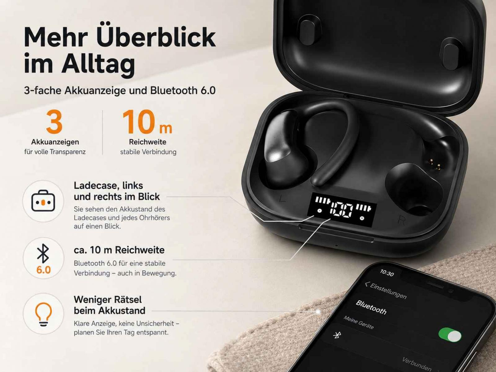 Schwarzes Ladecase für Ohrhörer mit digitaler Akkuanzeige und Smartphone im Vordergrund, Text auf Deutsch.