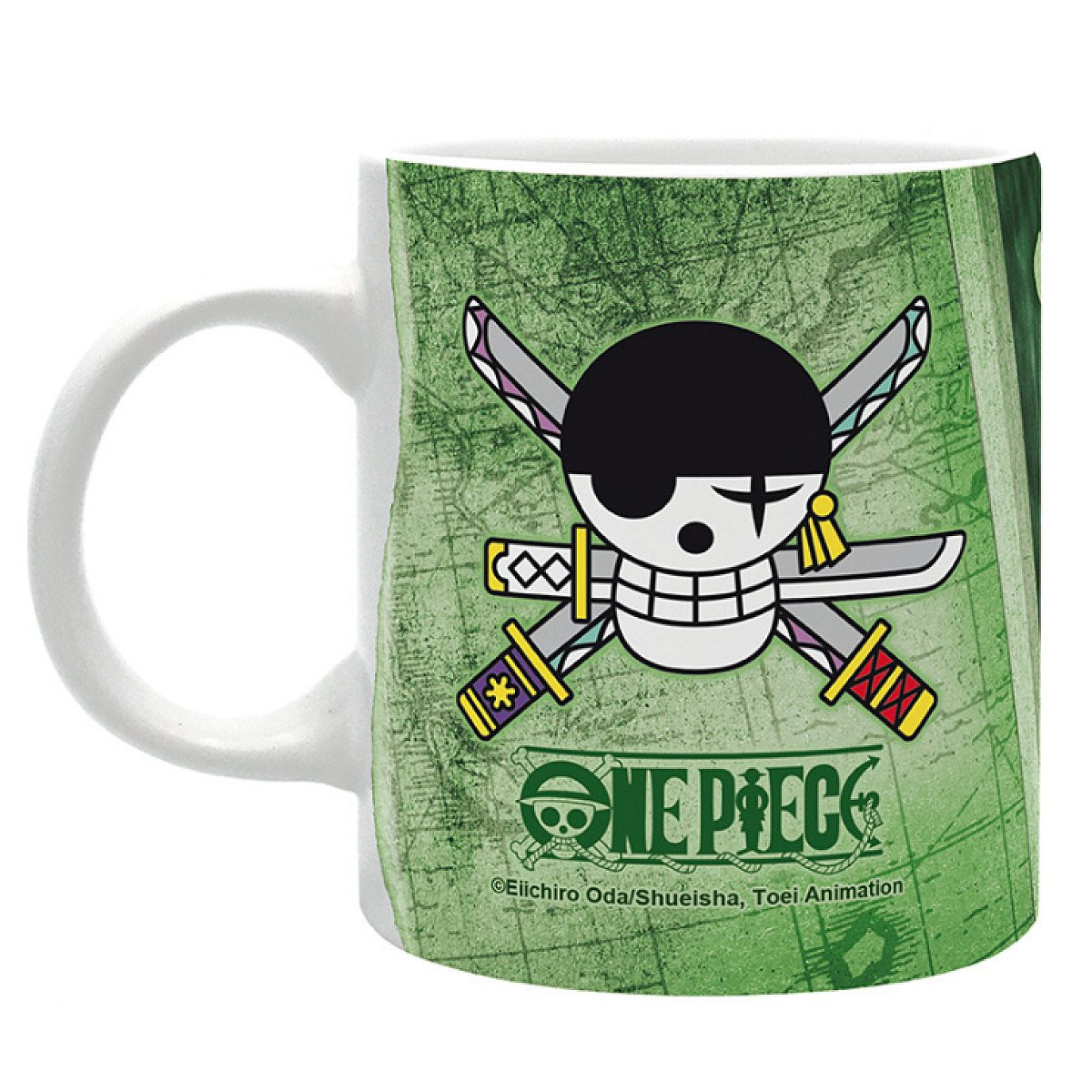Una tazza bianca con un logo verde di One Piece e un teschio di Zoro su sfondo mappa.