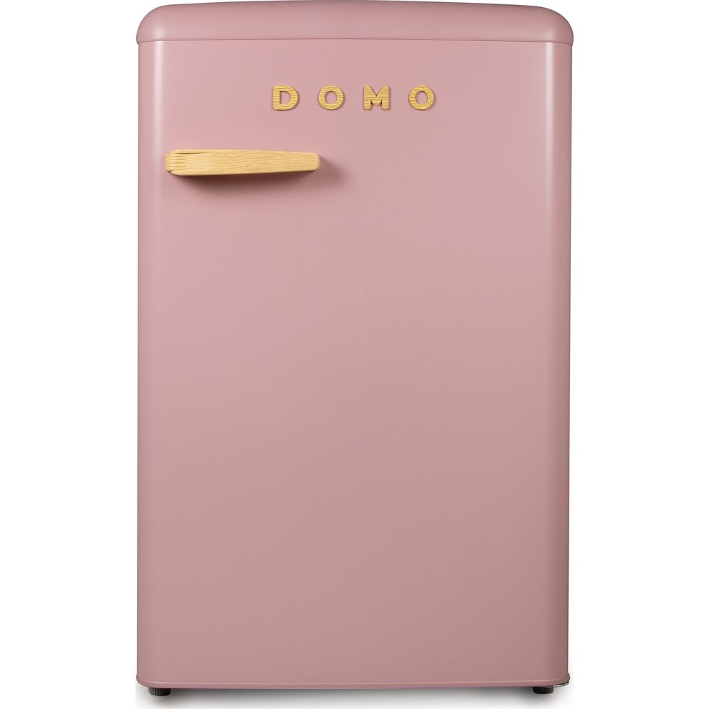 Un réfrigérateur DOMO rose de style rétro avec une poignée en bois clair sur fond blanc.