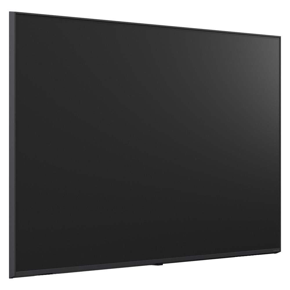 Una grande TV a schermo piatto con una sottile cornice nera è mostrata da una prospettiva inclinata su sfondo bianco.