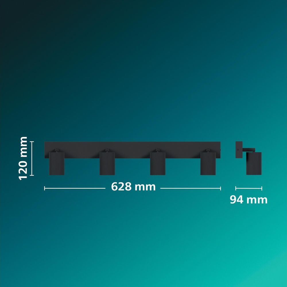 Schwarze Deckenleuchte mit vier Strahlern und Maßen: 628 mm Länge, 120 mm Höhe und 94 mm Tiefe.