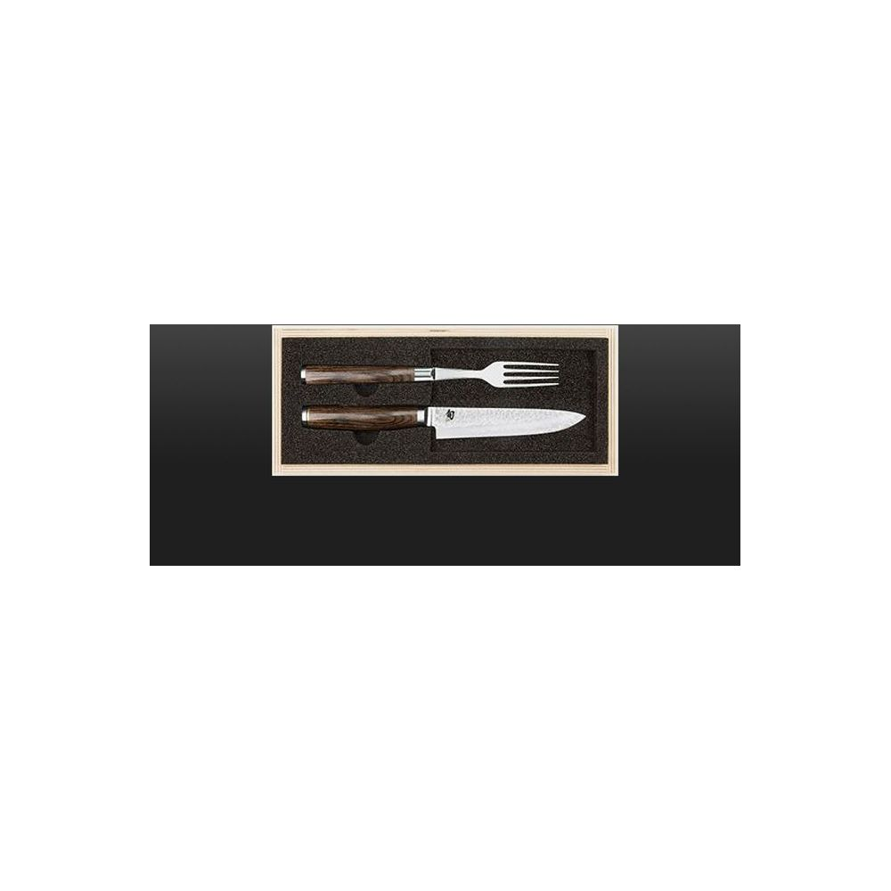 Ein Set aus Messer und Gabel mit Holzgriffen liegt in einer Holzkiste mit schwarzem Schaumstoff.