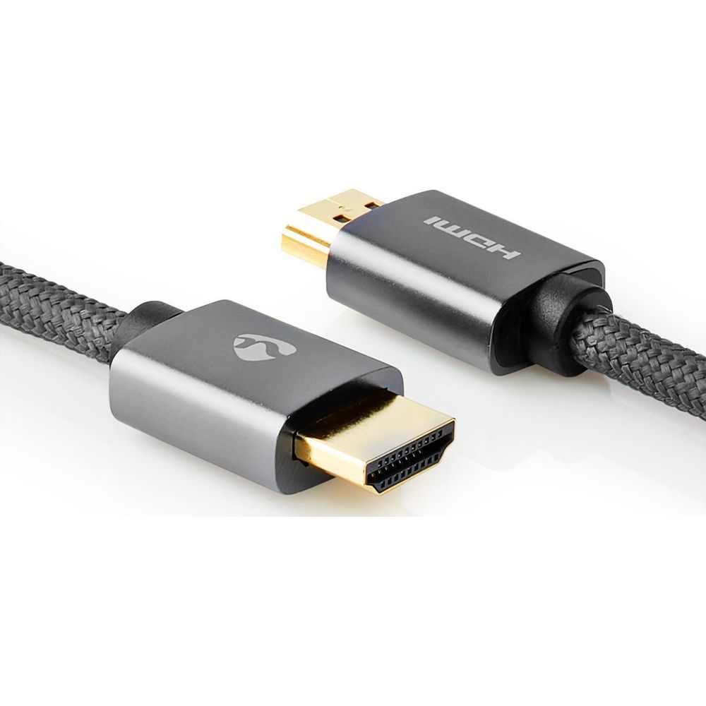 Zwei geflochtene HDMI-Kabel mit goldenen Anschlüssen auf weißem Hintergrund.