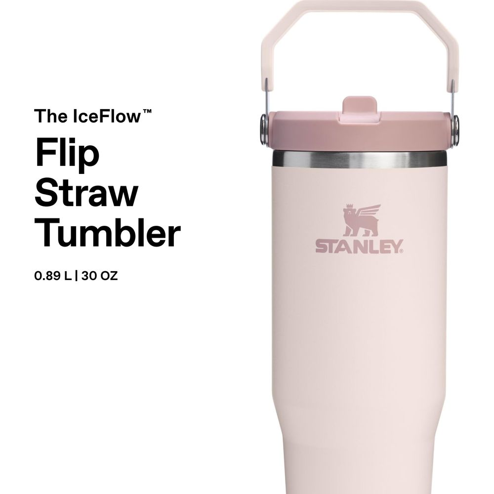 Kollu ve kapaklı açık pembe Stanley IceFlow Flip Straw Bardak, ürün metninin yanında.