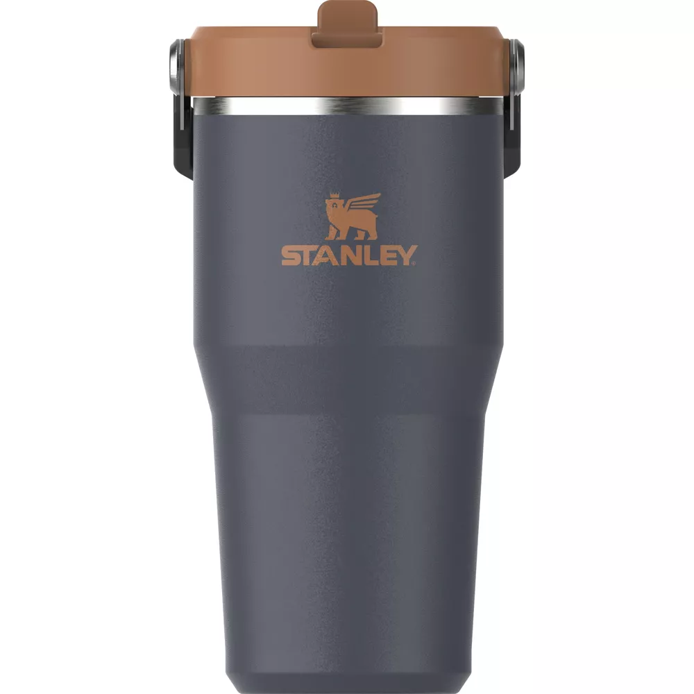 Ön tarafında kahverengi kapak ve logo bulunan koyu gri Stanley termos bardak.
