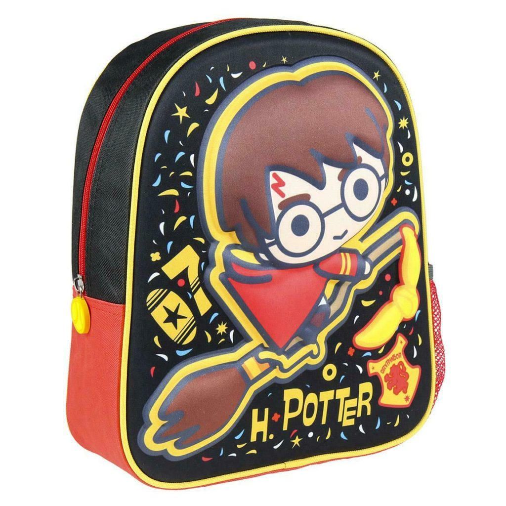 Mochila infantil negra de Harry Potter con gráfico en relieve 3D de Harry volando en escoba, detalles amarillos y rojos.