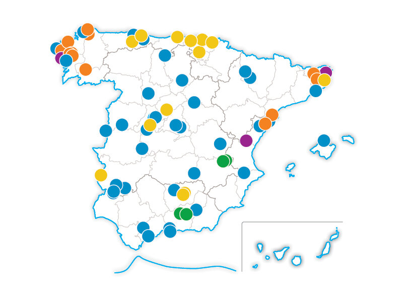 Un mapa de España con varios puntos coloridos que marcan ubicaciones.