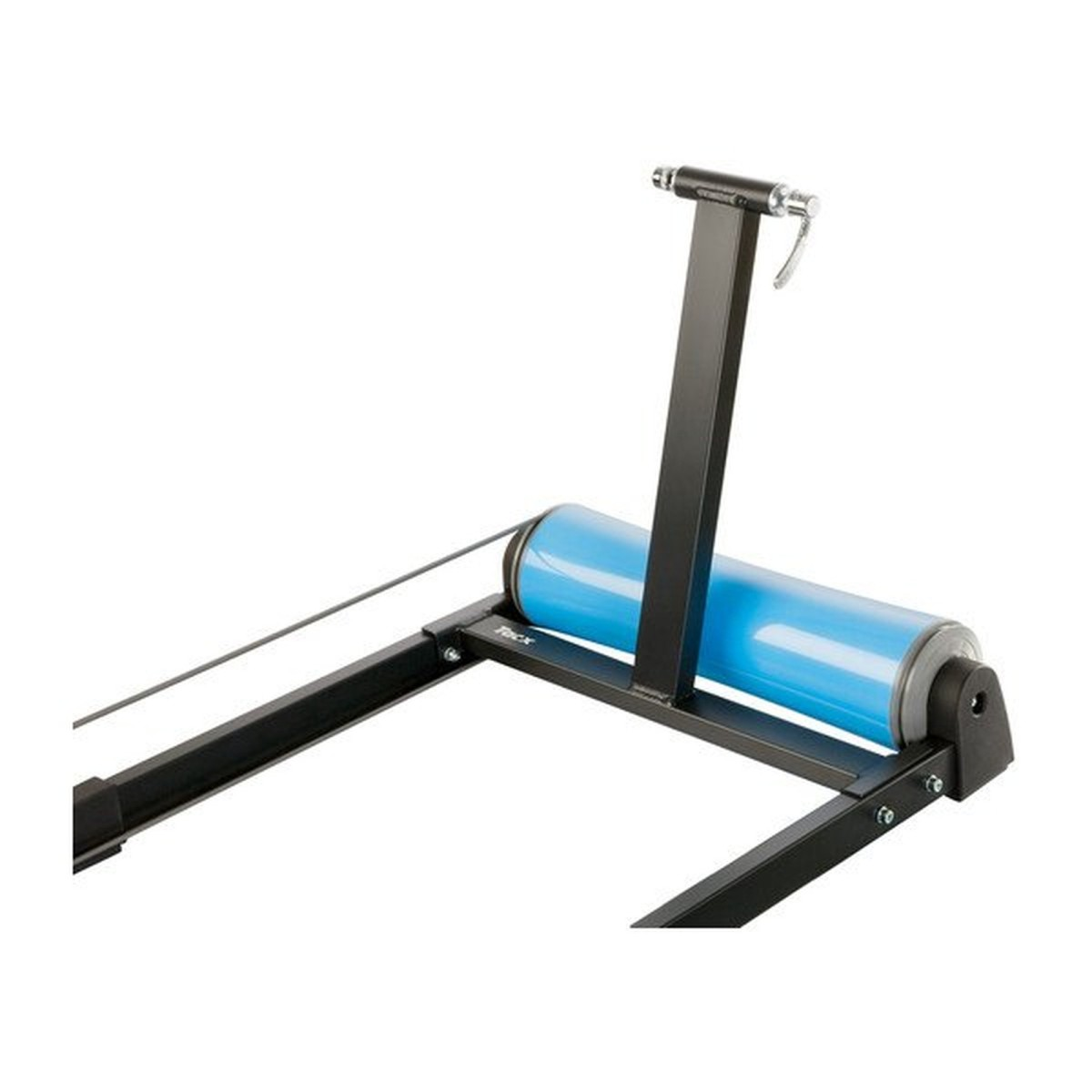 Un rullo per bici nero con un cilindro blu e un telaio metallico verticale su sfondo bianco.