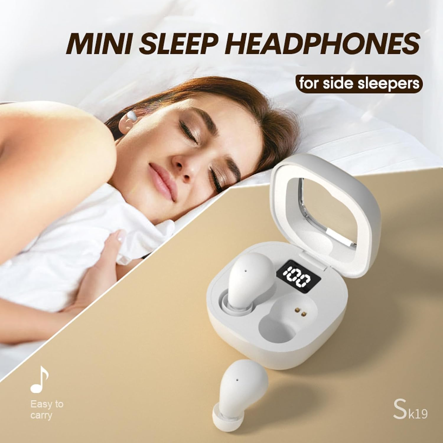 Mini-Schlafkopfhörer für Seitenschläfer, weißes Ladeetui mit LED-Anzeige und eine Frau im Bett.