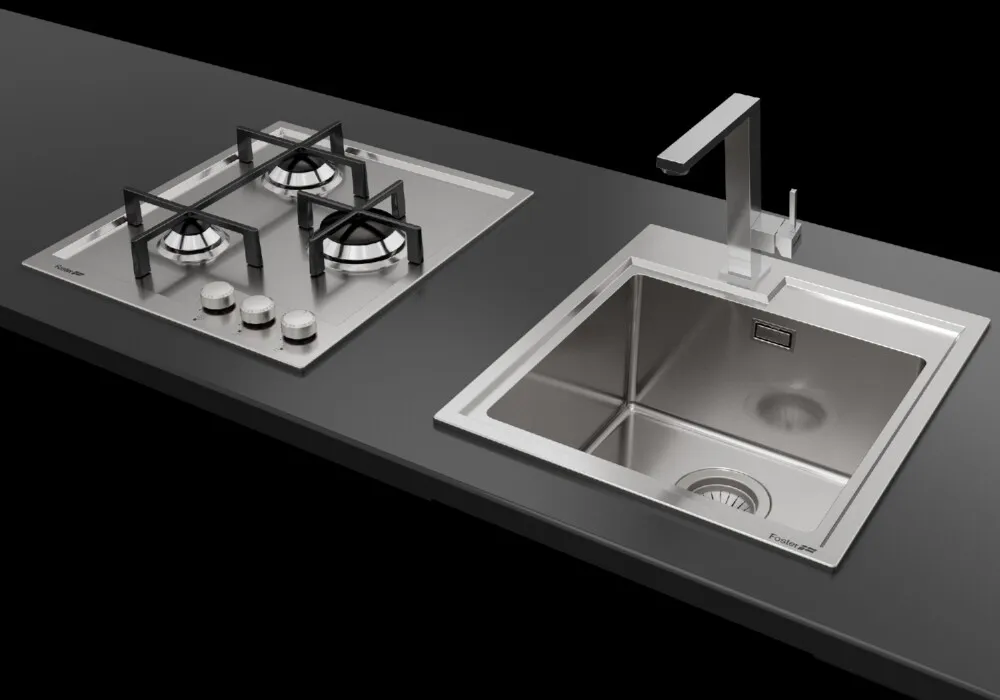 Piano cottura a gas in acciaio inox con tre fuochi e lavello con rubinetto moderno su piano nero.