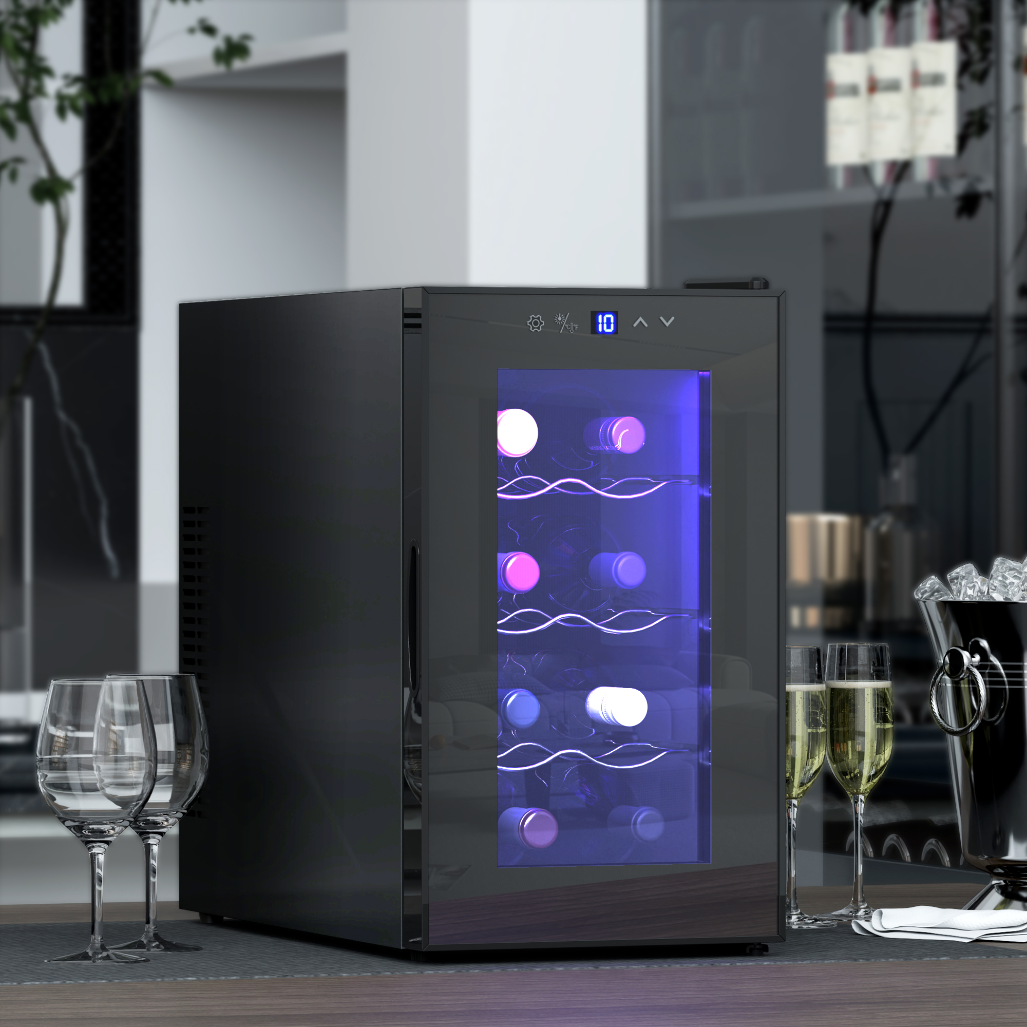 Cantinetta vino nera su un tavolo in legno con luce interna blu, bicchieri e secchiello per il ghiaccio accanto.