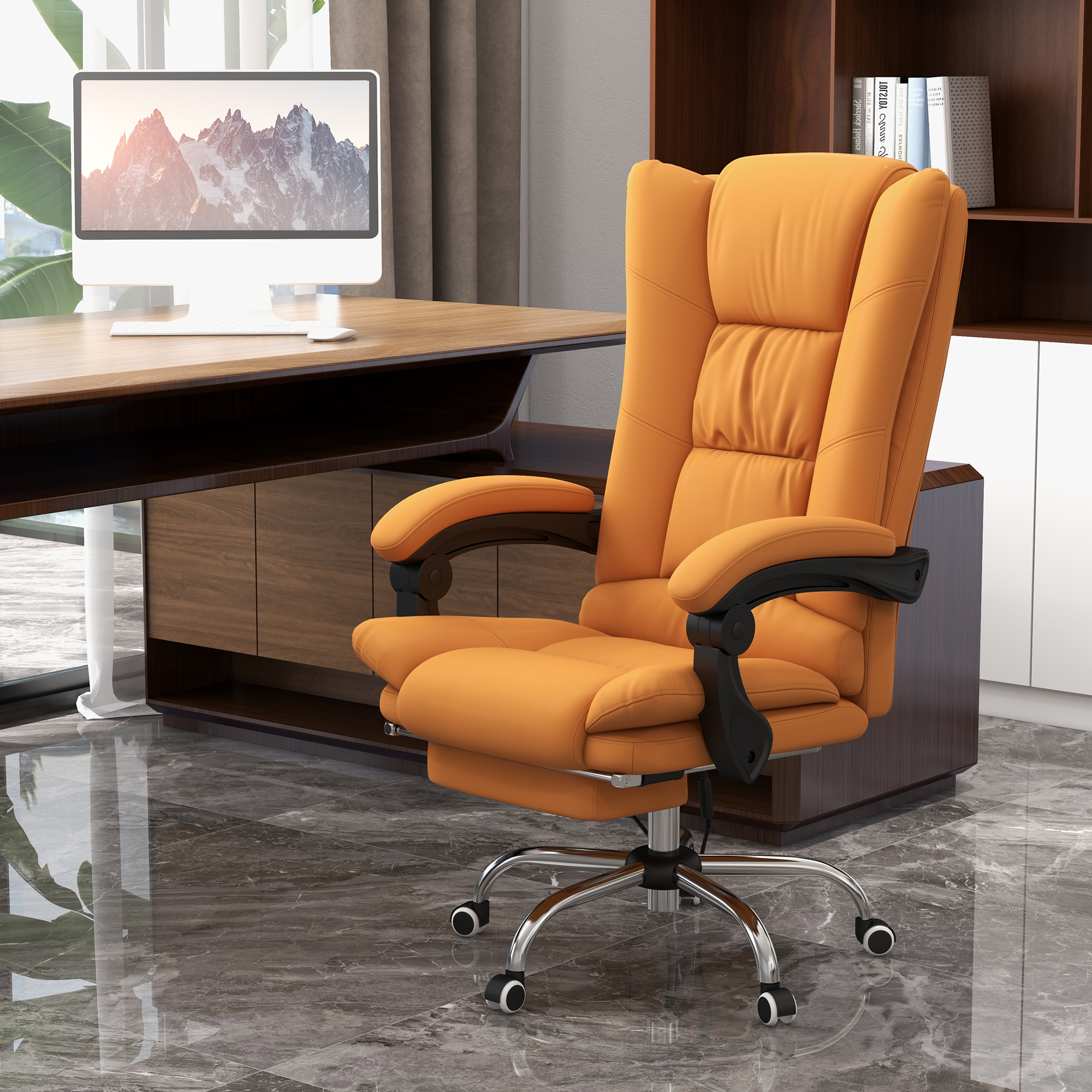 Una sedia da ufficio arancione si trova davanti a una scrivania in legno con computer, su pavimento in marmo.