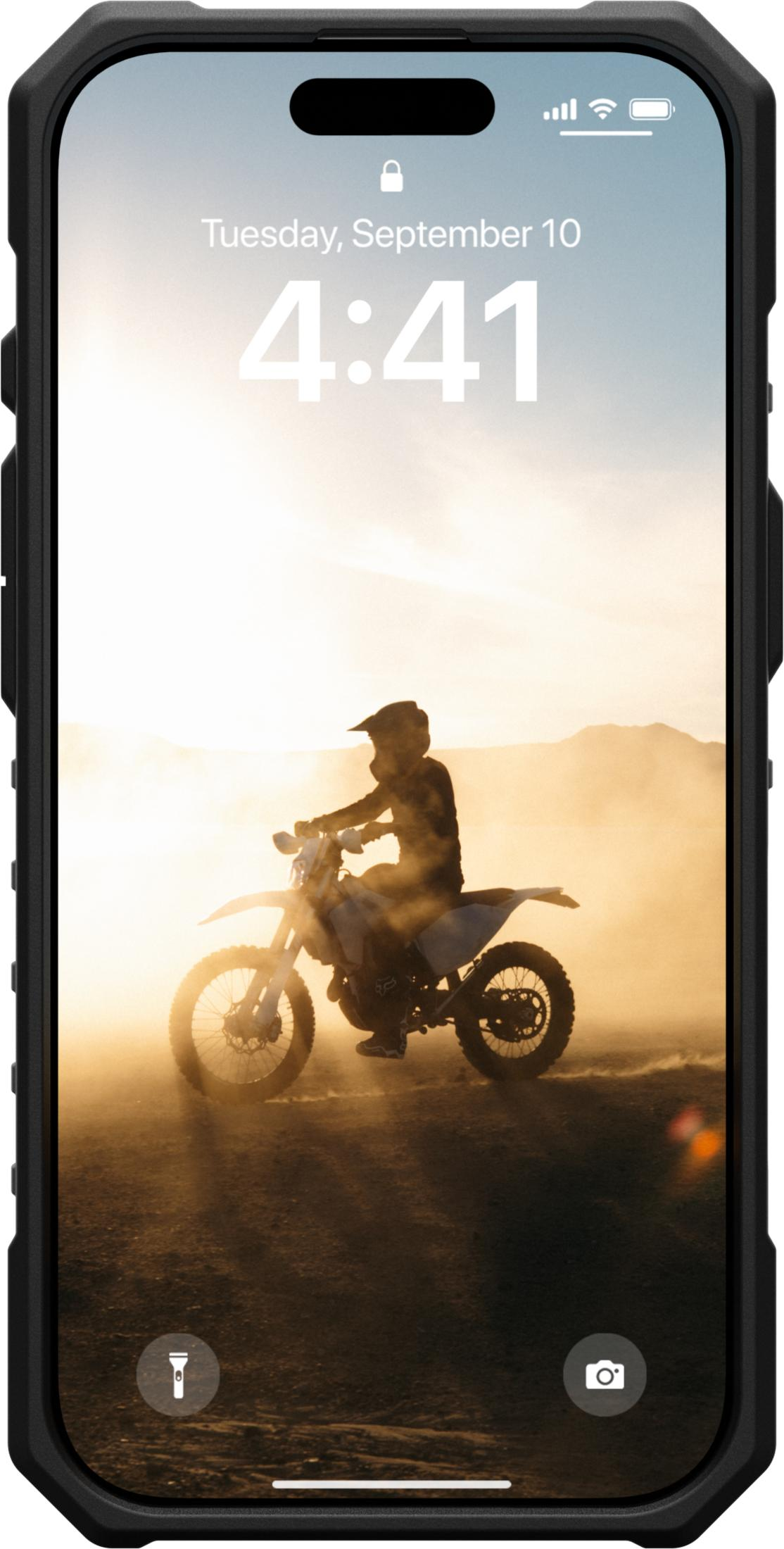 Sperrbildschirm eines Smartphones mit der Silhouette eines Motocross-Fahrers im Staub bei Sonnenuntergang.