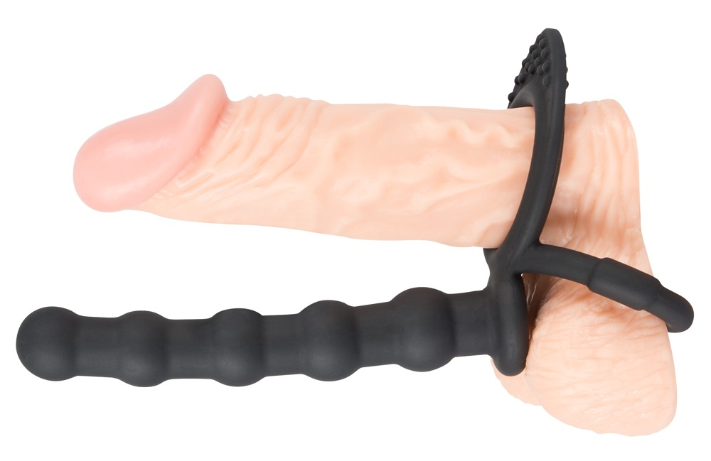 Ein rosafarbener Dildo mit einer schwarzen, genoppten Analperle und Haltering vor weißem Hintergrund.