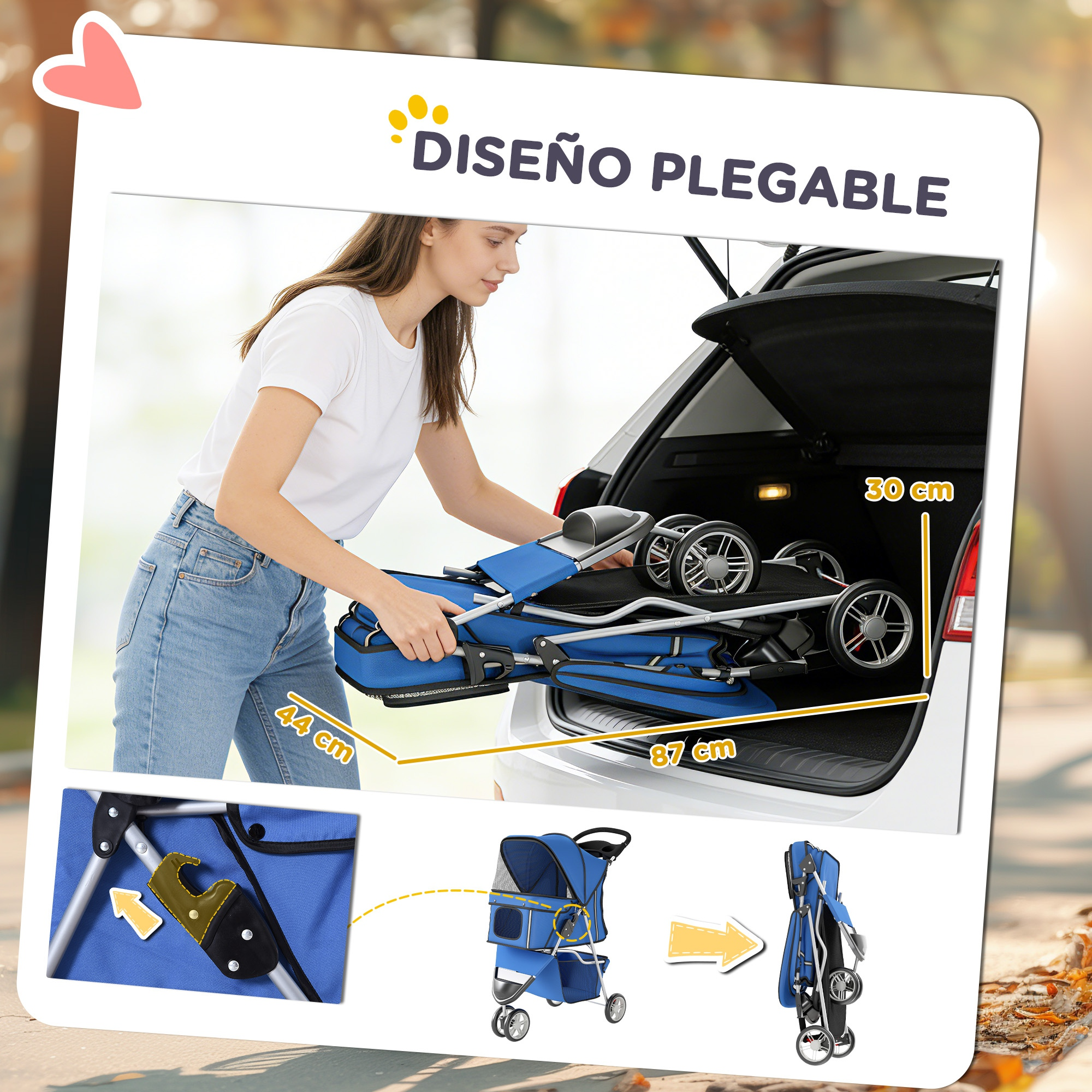 Mujer cargando carrito plegable azul para mascotas en el coche
