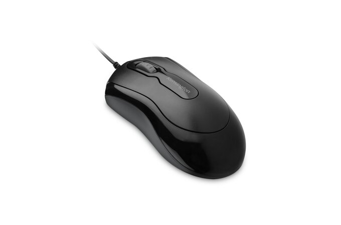 Un mouse per computer nero con filo su sfondo bianco, visto dall'alto.