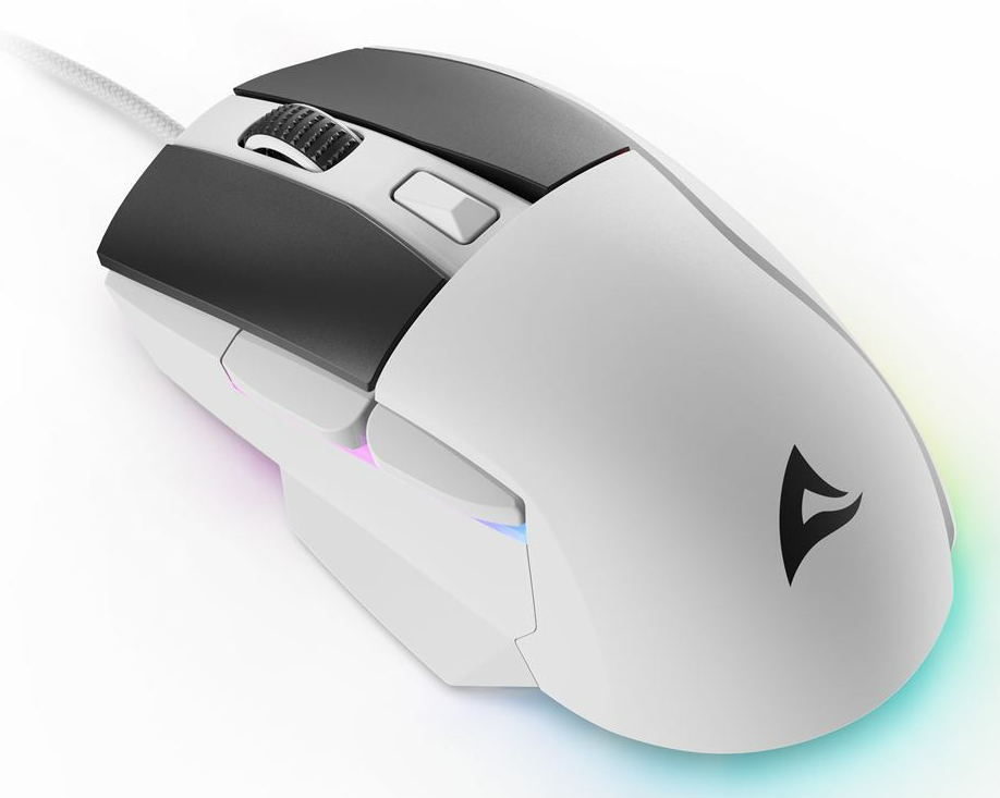 Eine weiß-schwarze Gaming-Maus mit geflochtenem Kabel und RGB-Beleuchtung an der Basis auf weißem Hintergrund.