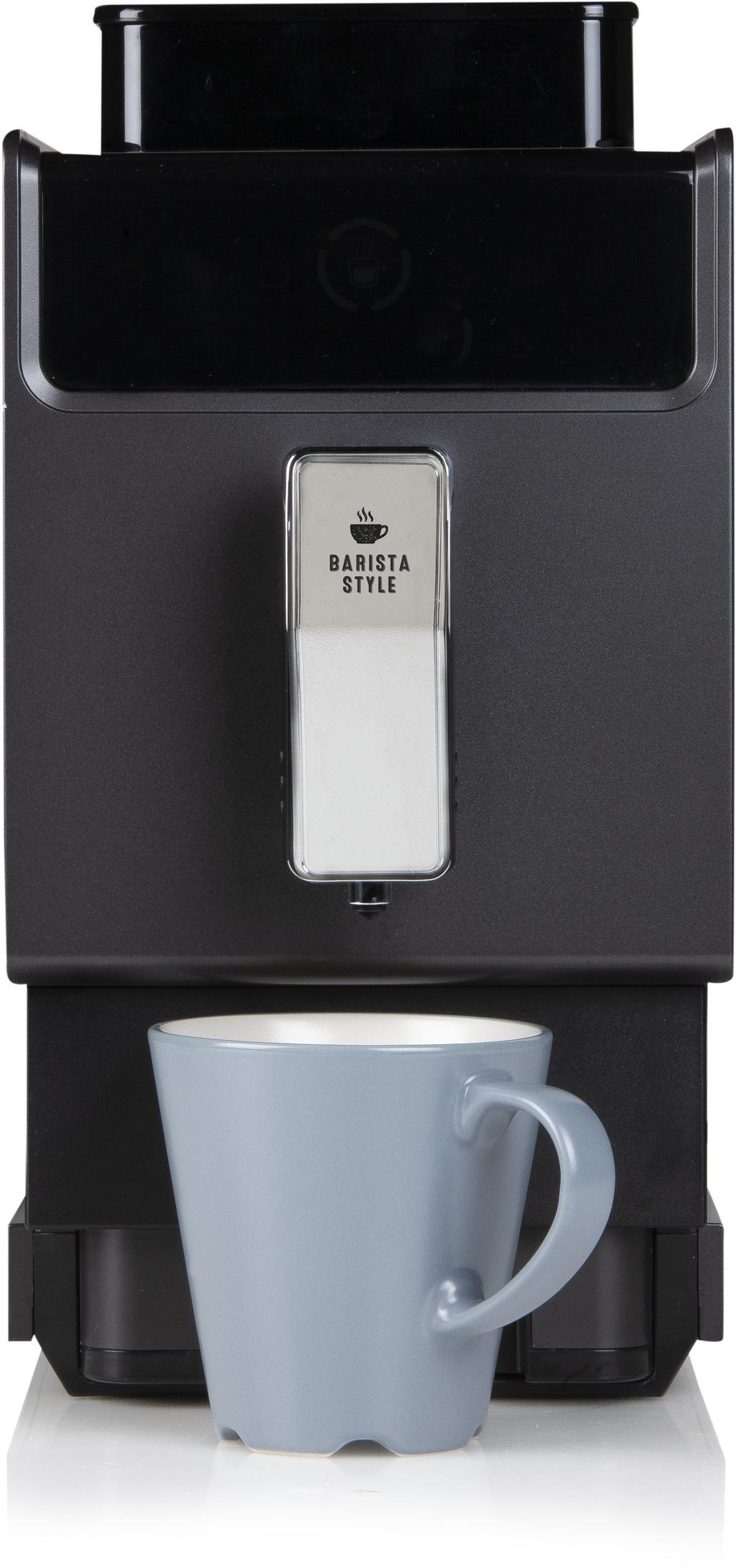 Una macchina da caffè nera con etichetta Barista Style e una tazza blu davanti.