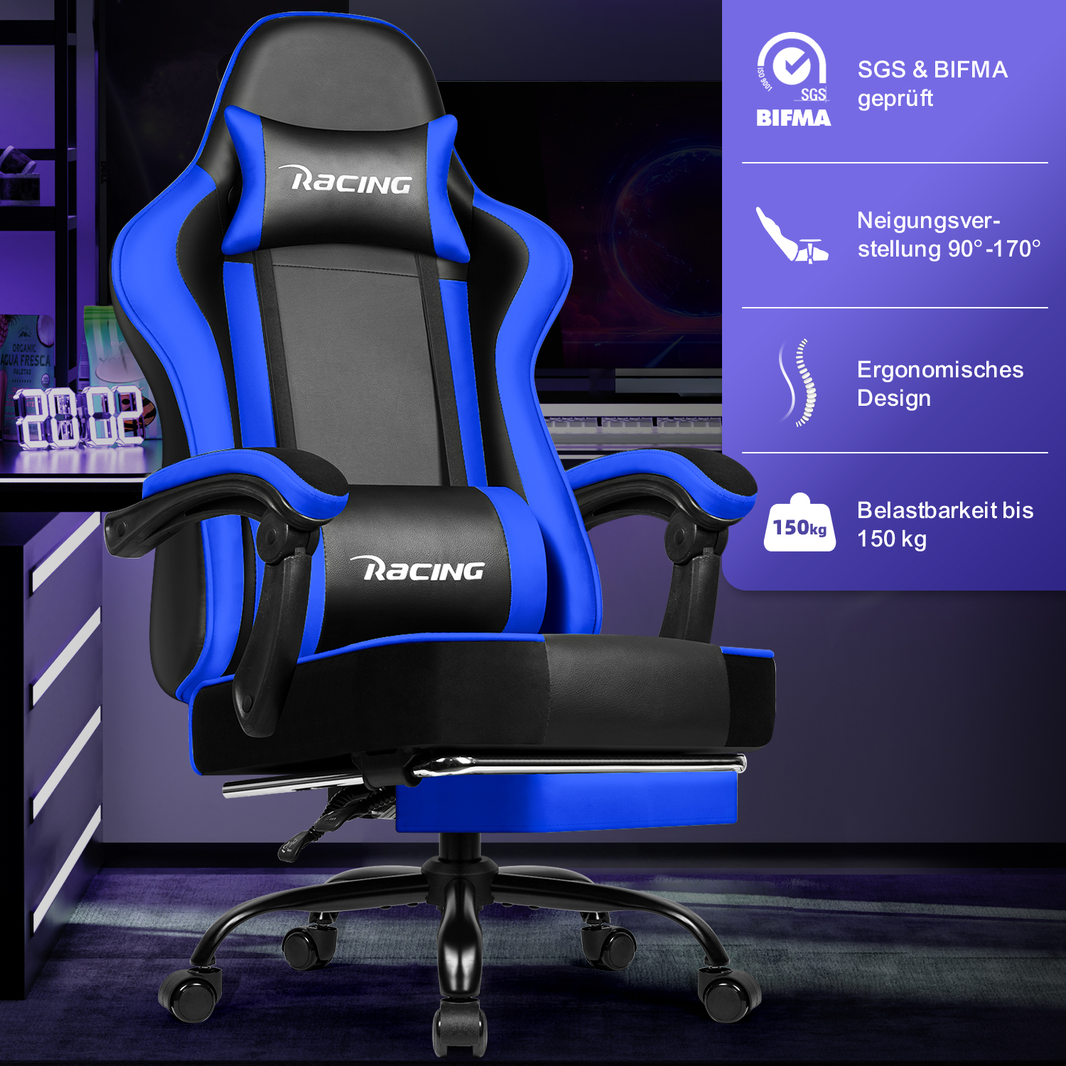 Ein schwarz-blauer Racing-Gaming-Stuhl mit Fußstütze vor einem Schreibtisch und Infografiken.