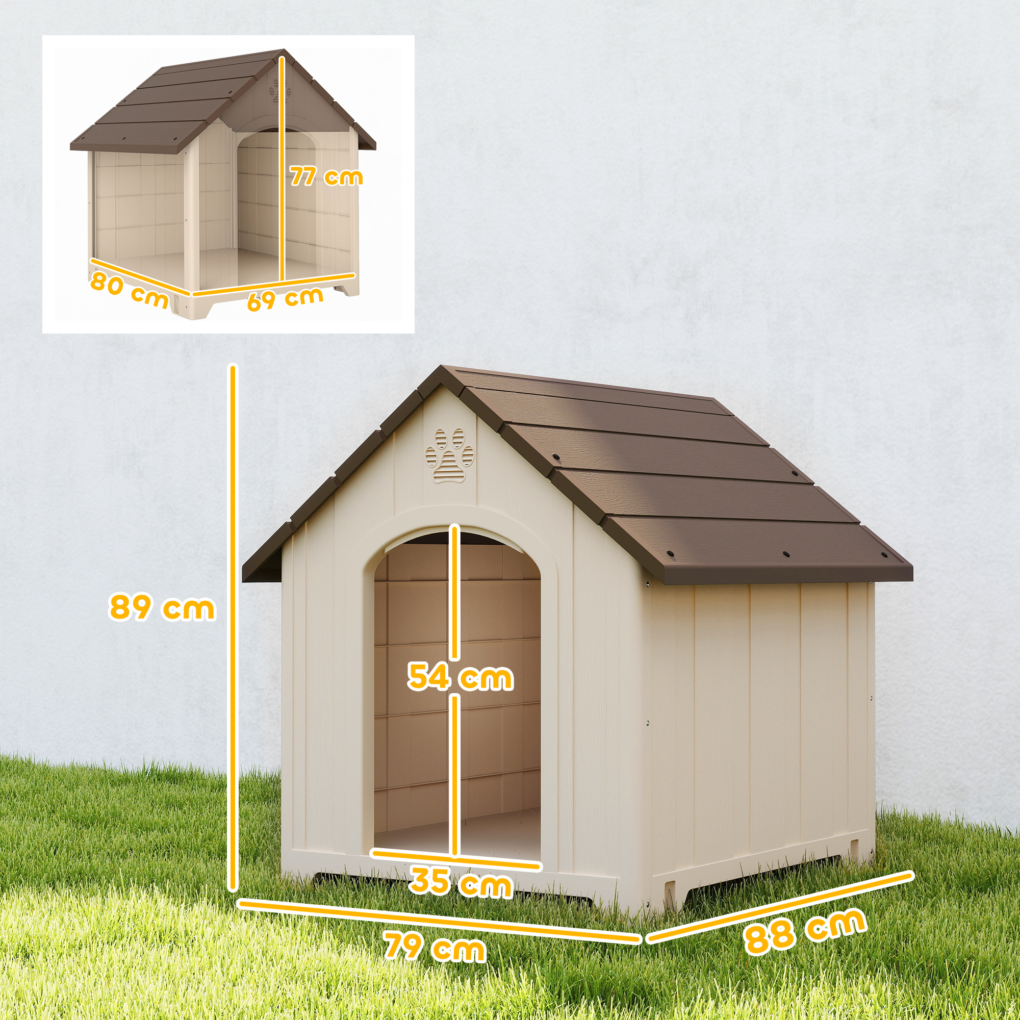 Caseta de perro beige con techo marrón y dimensiones sobre césped verde.
