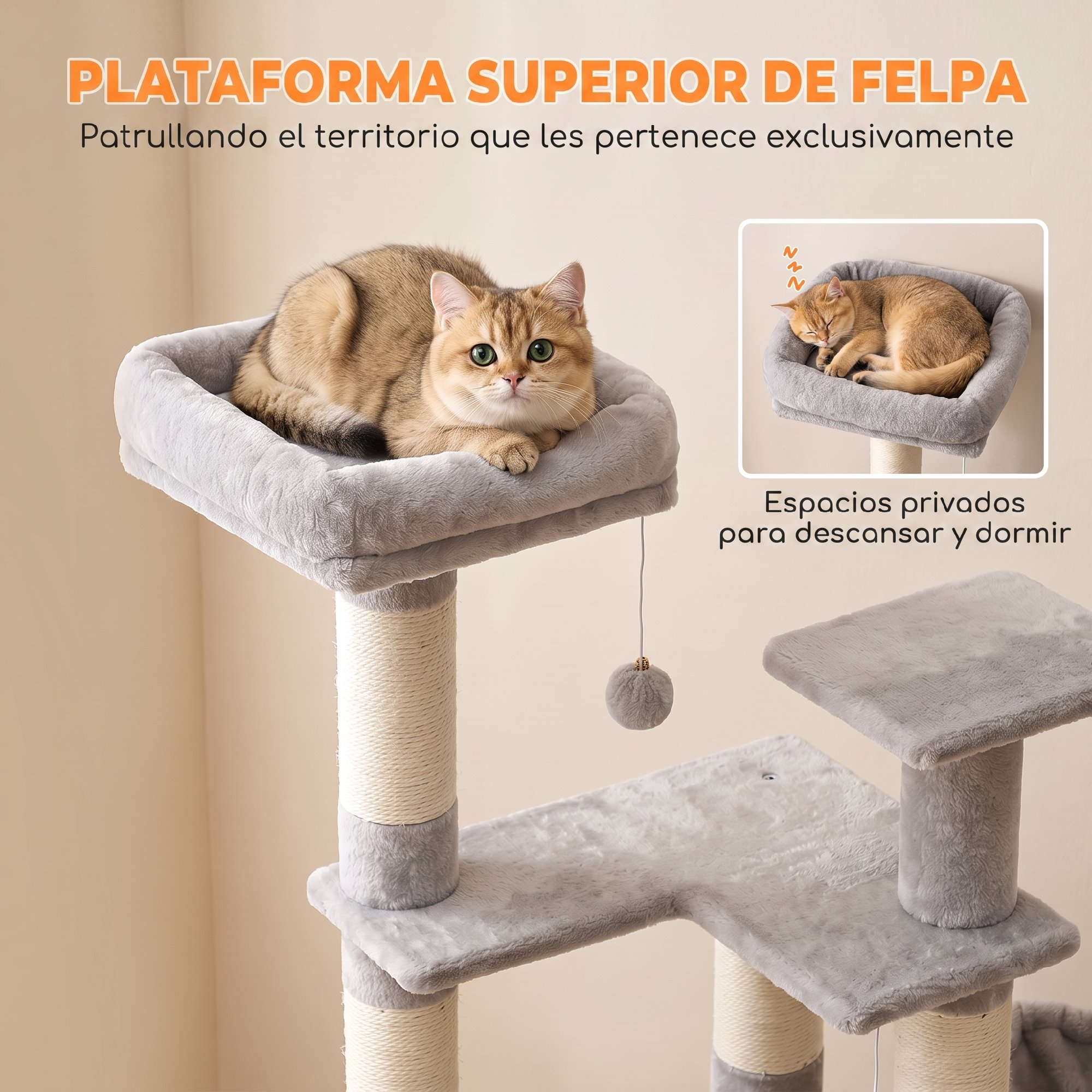 Un gato dorado descansa en la plataforma superior de peluche de un rascador gris.