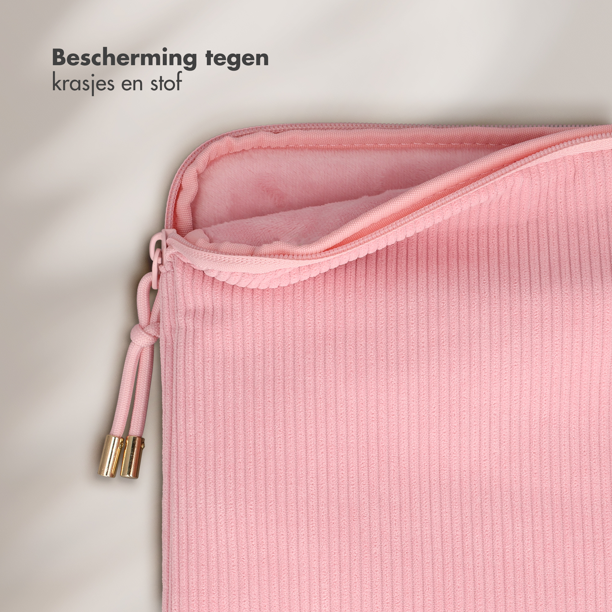Rosa Laptop-Hülle aus Cord mit Reißverschluss und Plüschfutter.
