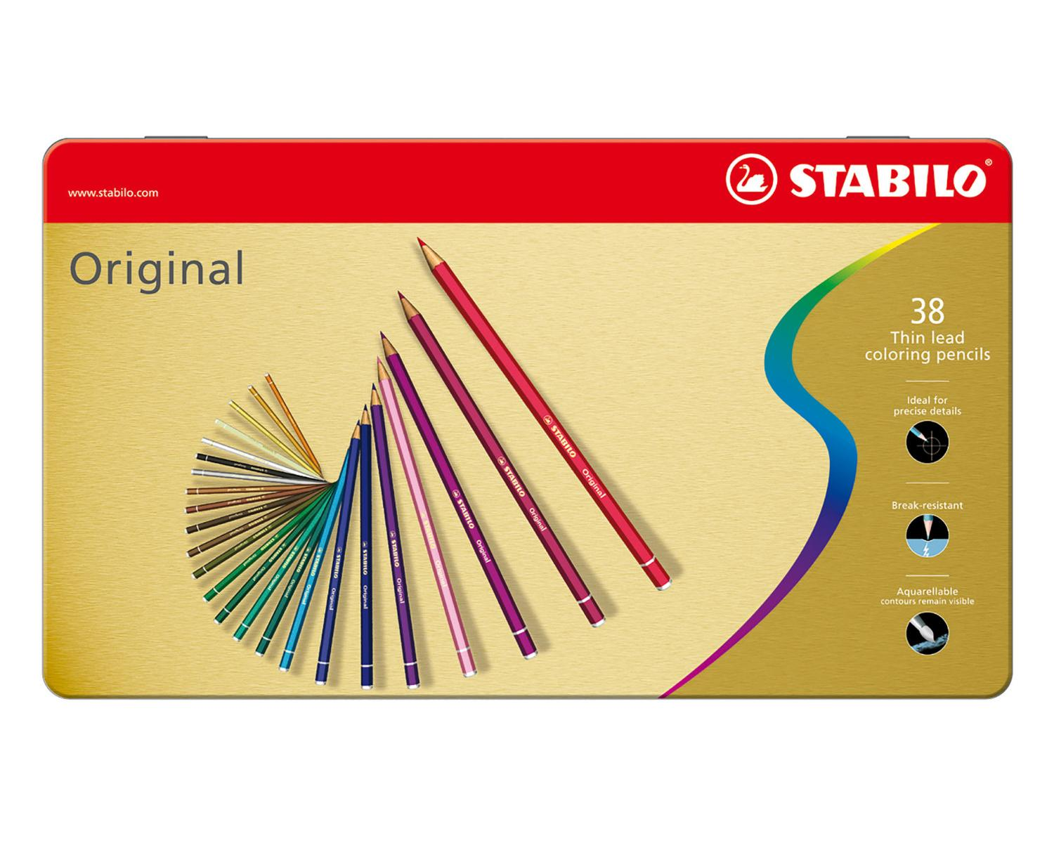 Eine Blechdose mit Stabilo Original Buntstiften, die eine fächerartige Anordnung von Buntstiften zeigt.