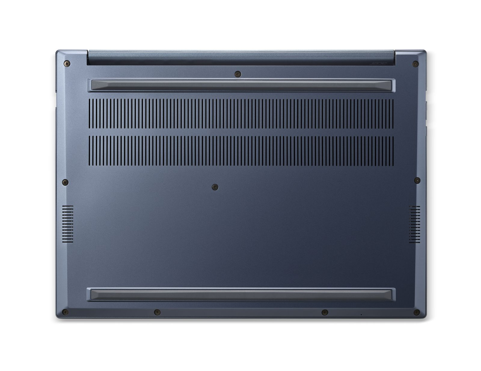 Unteransicht eines blauen Laptops mit Lüftungsschlitzen, Gummistreifen und sichtbaren Schrauben.